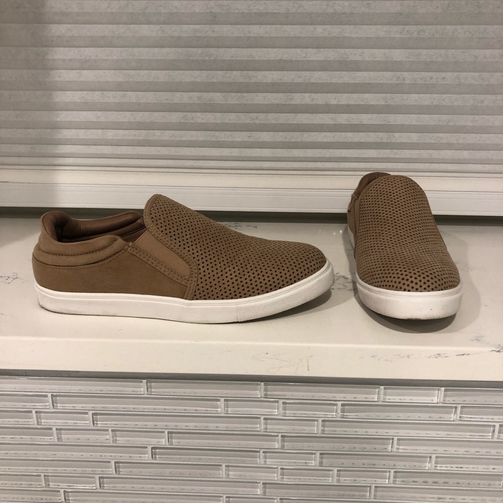 Steve Madden nude suede slip ones